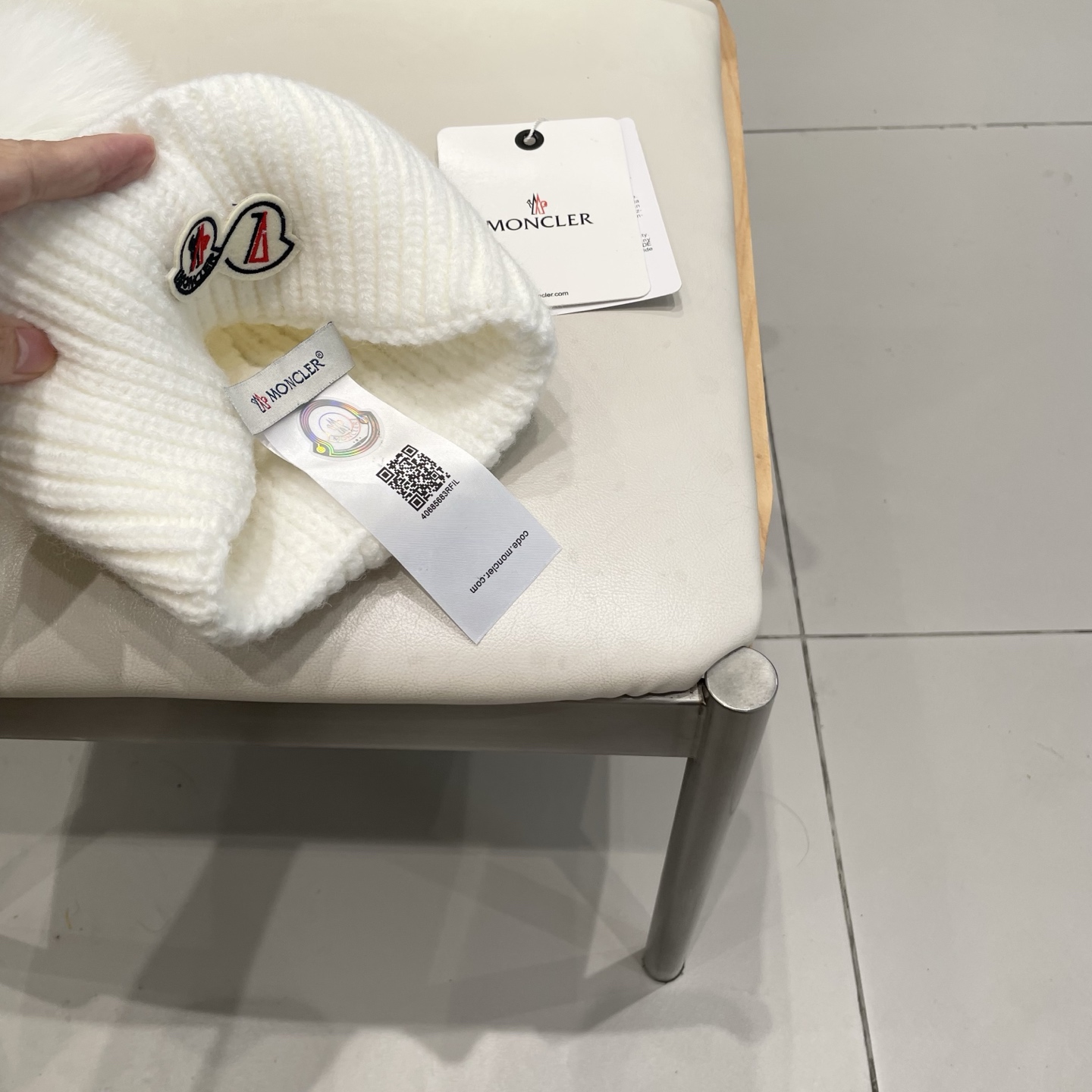  蒙口双标logo。针织毛线帽！小姐姐的冬日最爱～随便搭配什么衣服都好看！又减龄又显可爱的一款～颜色很多