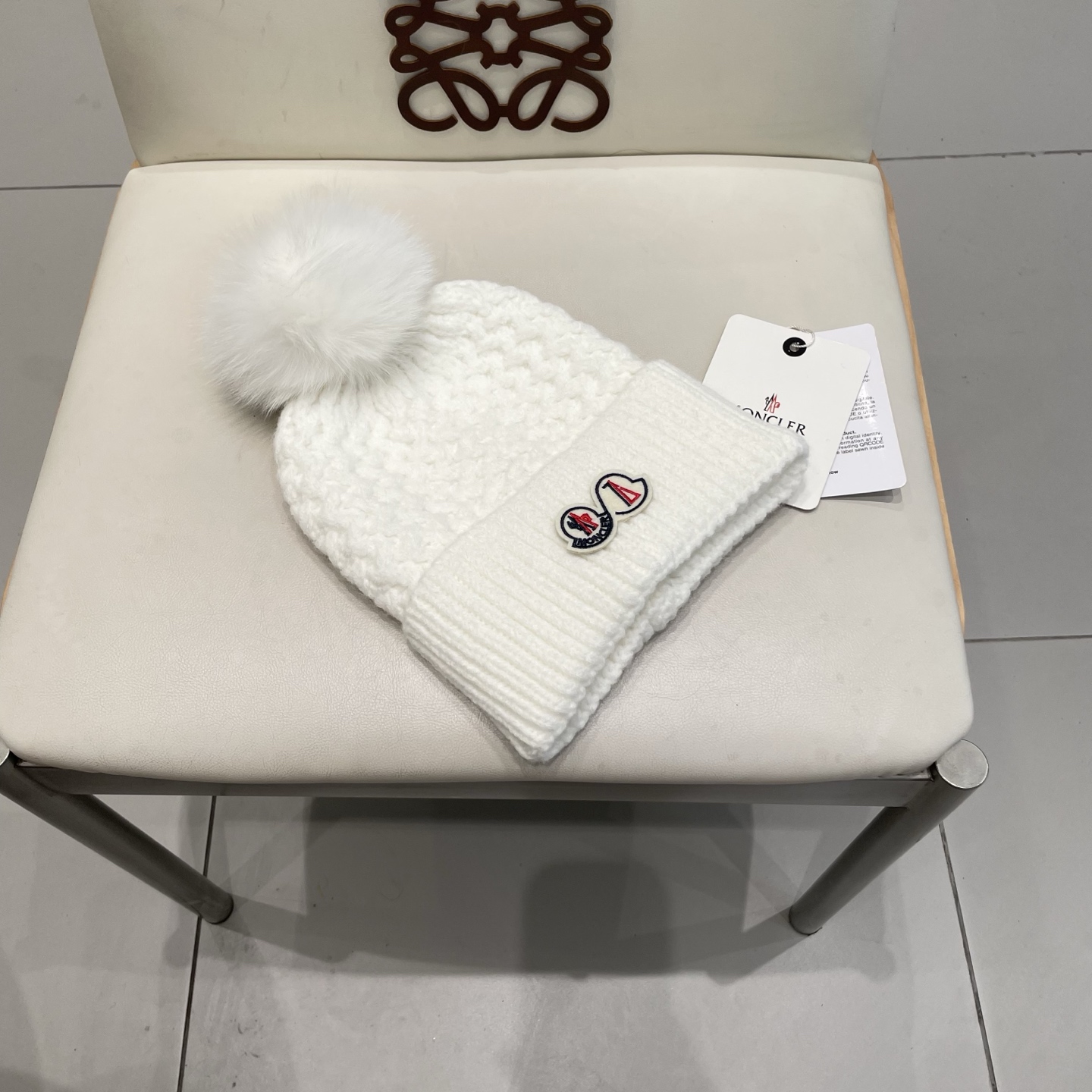  蒙口双标logo。针织毛线帽！小姐姐的冬日最爱～随便搭配什么衣服都好看！又减龄又显可爱的一款～颜色很多