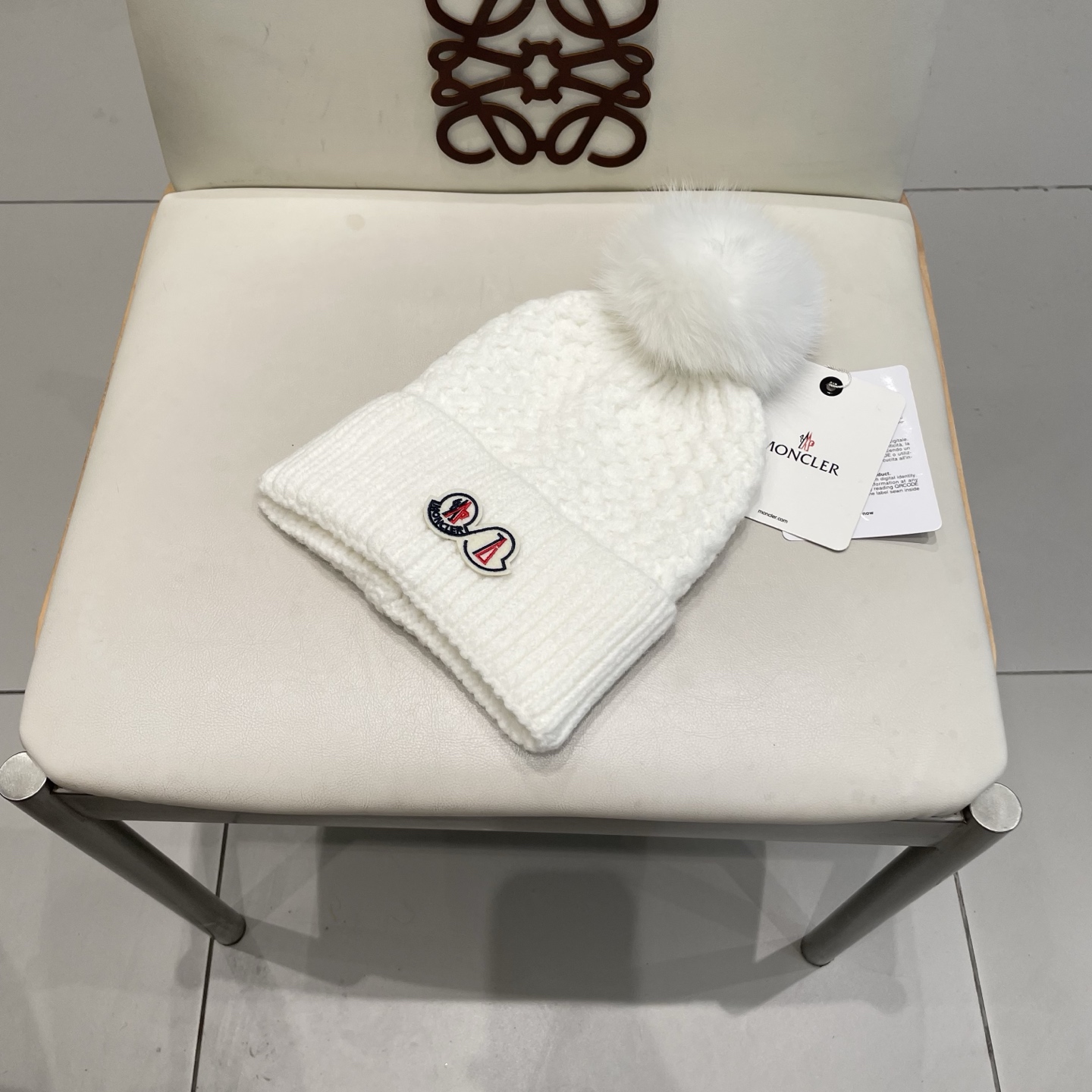  蒙口双标logo。针织毛线帽！小姐姐的冬日最爱～随便搭配什么衣服都好看！又减龄又显可爱的一款～颜色很多