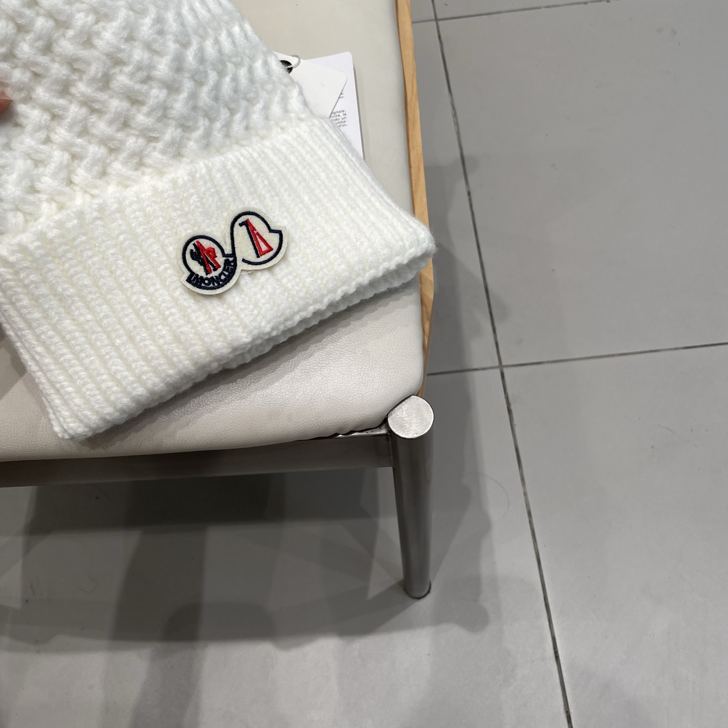  蒙口双标logo。针织毛线帽！小姐姐的冬日最爱～随便搭配什么衣服都好看！又减龄又显可爱的一款～颜色很多