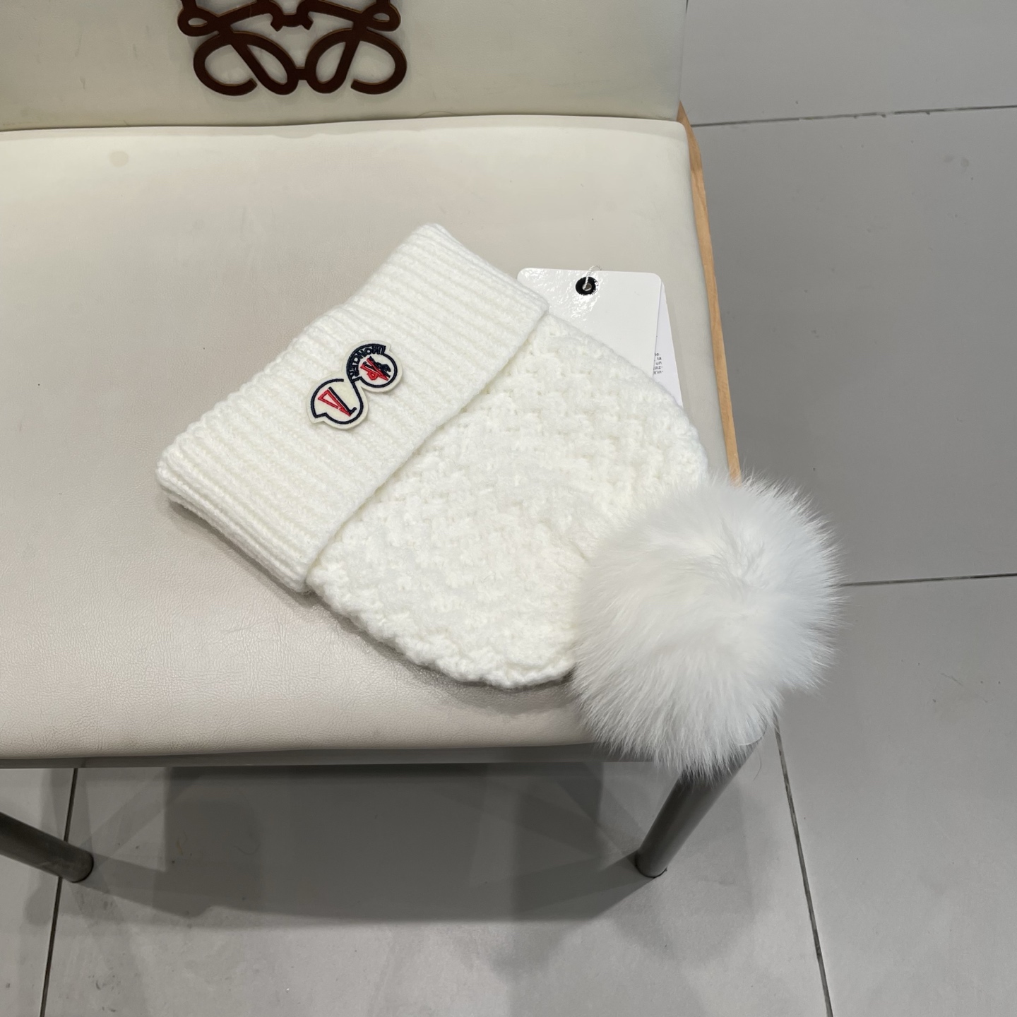  蒙口双标logo。针织毛线帽！小姐姐的冬日最爱～随便搭配什么衣服都好看！又减龄又显可爱的一款～颜色很多