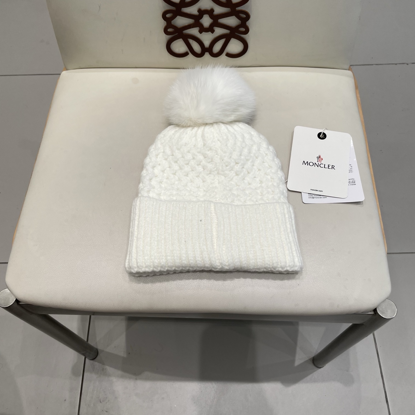  蒙口双标logo。针织毛线帽！小姐姐的冬日最爱～随便搭配什么衣服都好看！又减龄又显可爱的一款～颜色很多