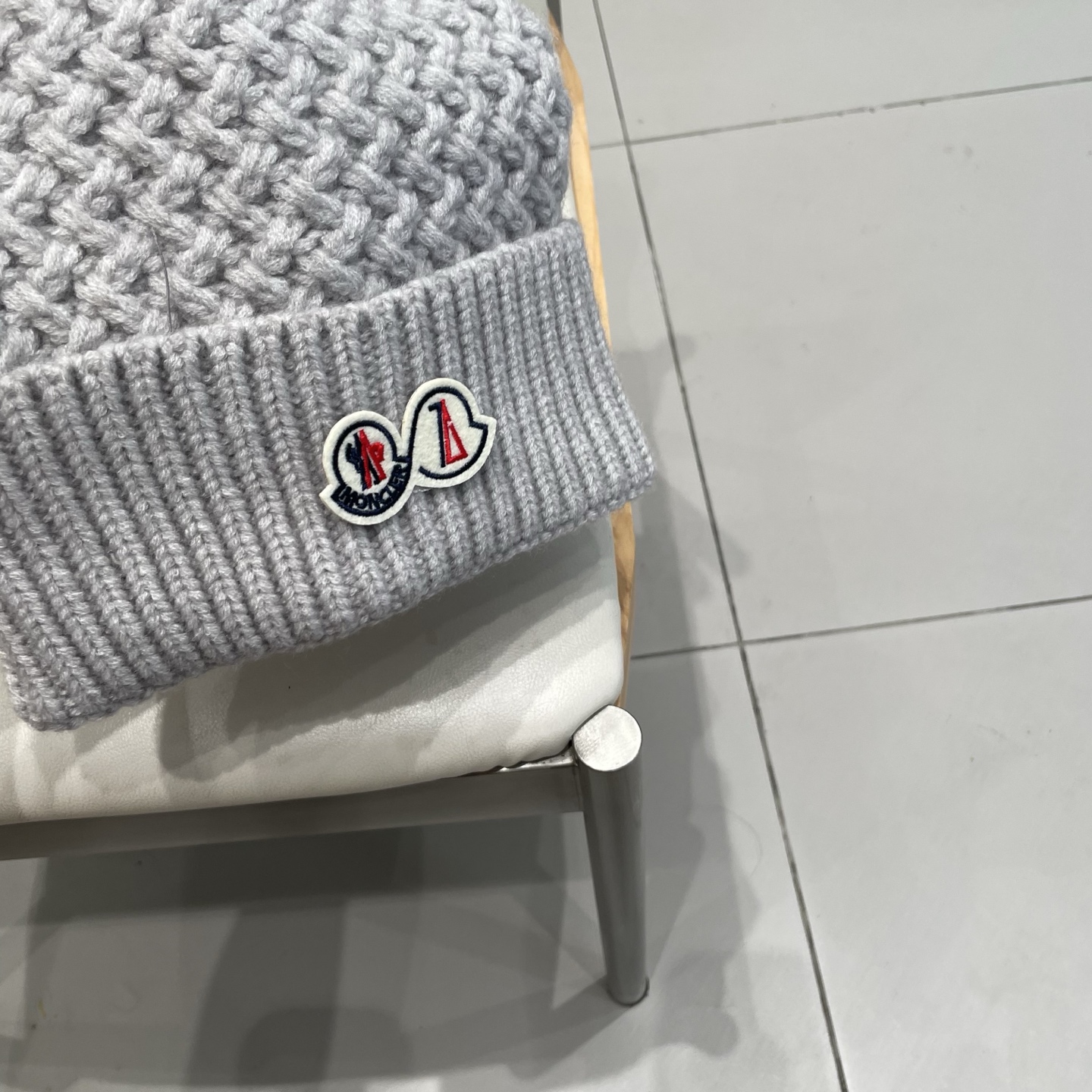  蒙口双标logo。针织毛线帽！小姐姐的冬日最爱～随便搭配什么衣服都好看！又减龄又显可爱的一款～颜色很多