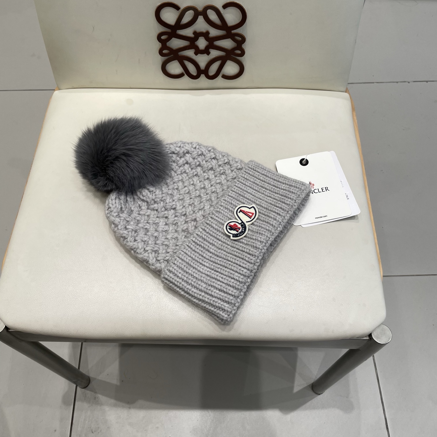  蒙口双标logo。针织毛线帽！小姐姐的冬日最爱～随便搭配什么衣服都好看！又减龄又显可爱的一款～颜色很多