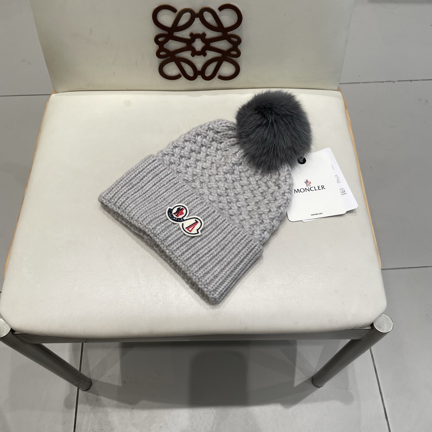  蒙口双标logo。针织毛线帽！小姐姐的冬日最爱～随便搭配什么衣服都好看！又减龄又显可爱的一款～颜色很多