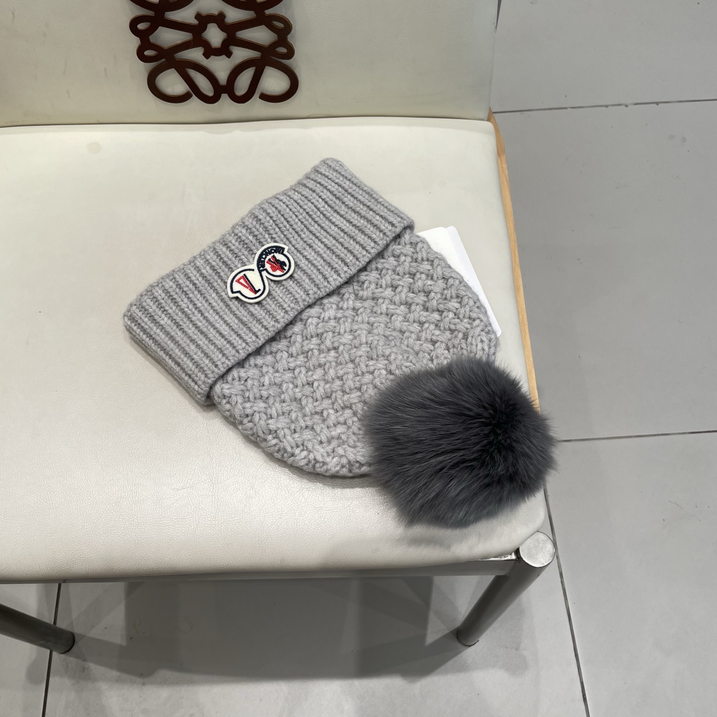  蒙口双标logo。针织毛线帽！小姐姐的冬日最爱～随便搭配什么衣服都好看！又减龄又显可爱的一款～颜色很多