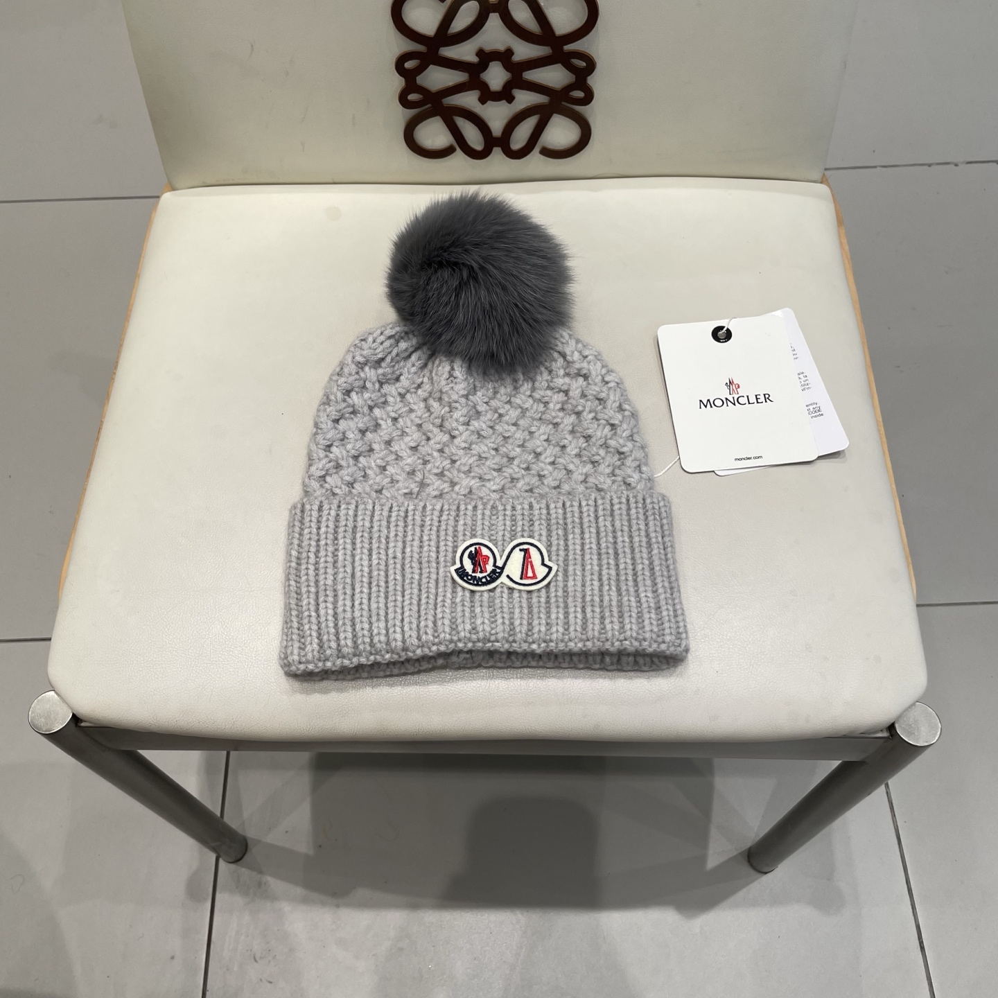  蒙口双标logo。针织毛线帽！小姐姐的冬日最爱～随便搭配什么衣服都好看！又减龄又显可爱的一款～颜色很多