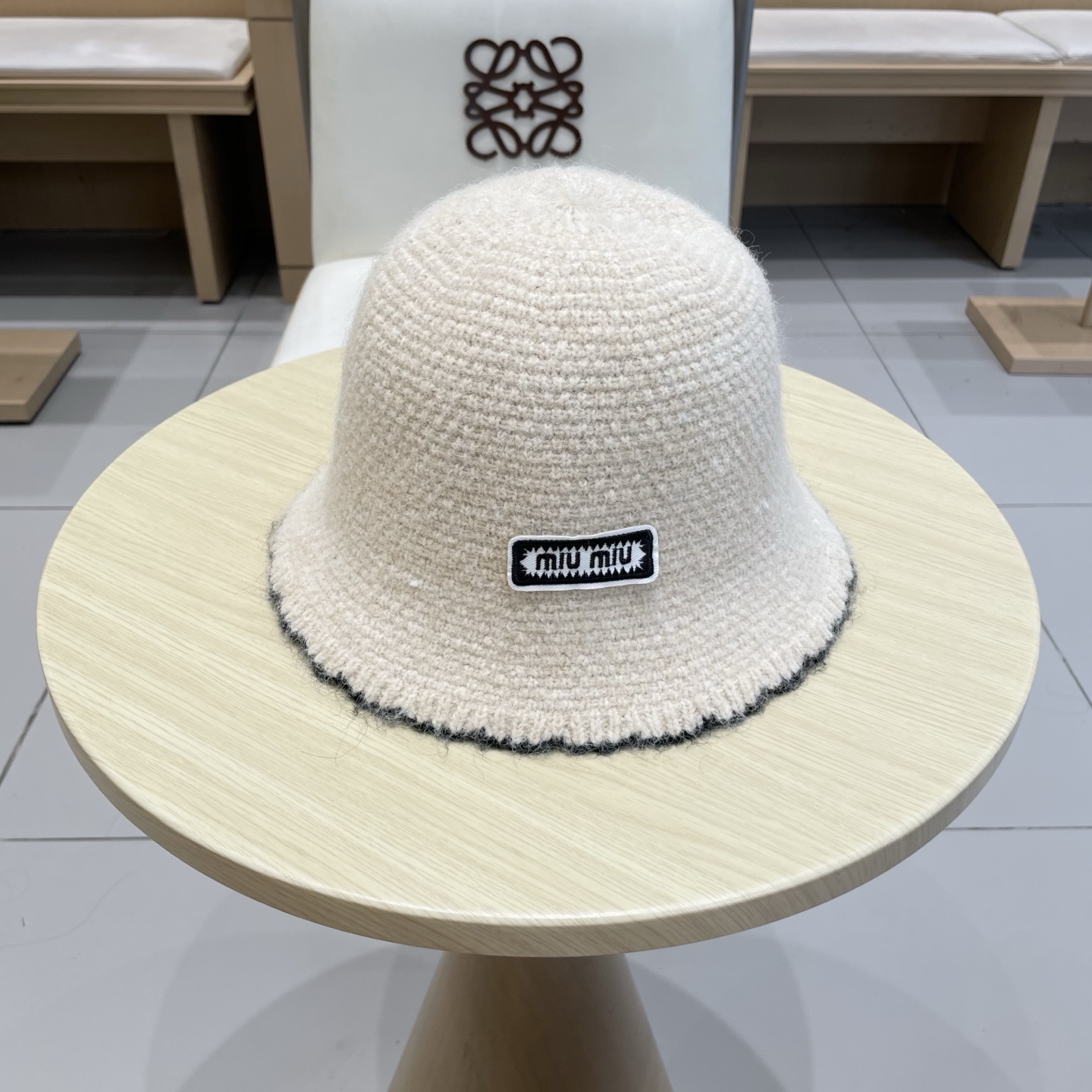 NO:580602,miumiu Miu Miu plush fisherman hat women's autumn and winter 2025 new style small fragrance show face small plain knitted bucket hat basin hat fisherman hat baseball cap knitted hat, hat, miumiu, espadrilles, hats19860909miumiu缪缪毛绒渔夫帽子女秋冬2025新款小香风显脸小素颜针织水桶帽盆帽帽子渔夫帽棒球帽针织帽,帽子,miumiu,espadrilles,hats,hat