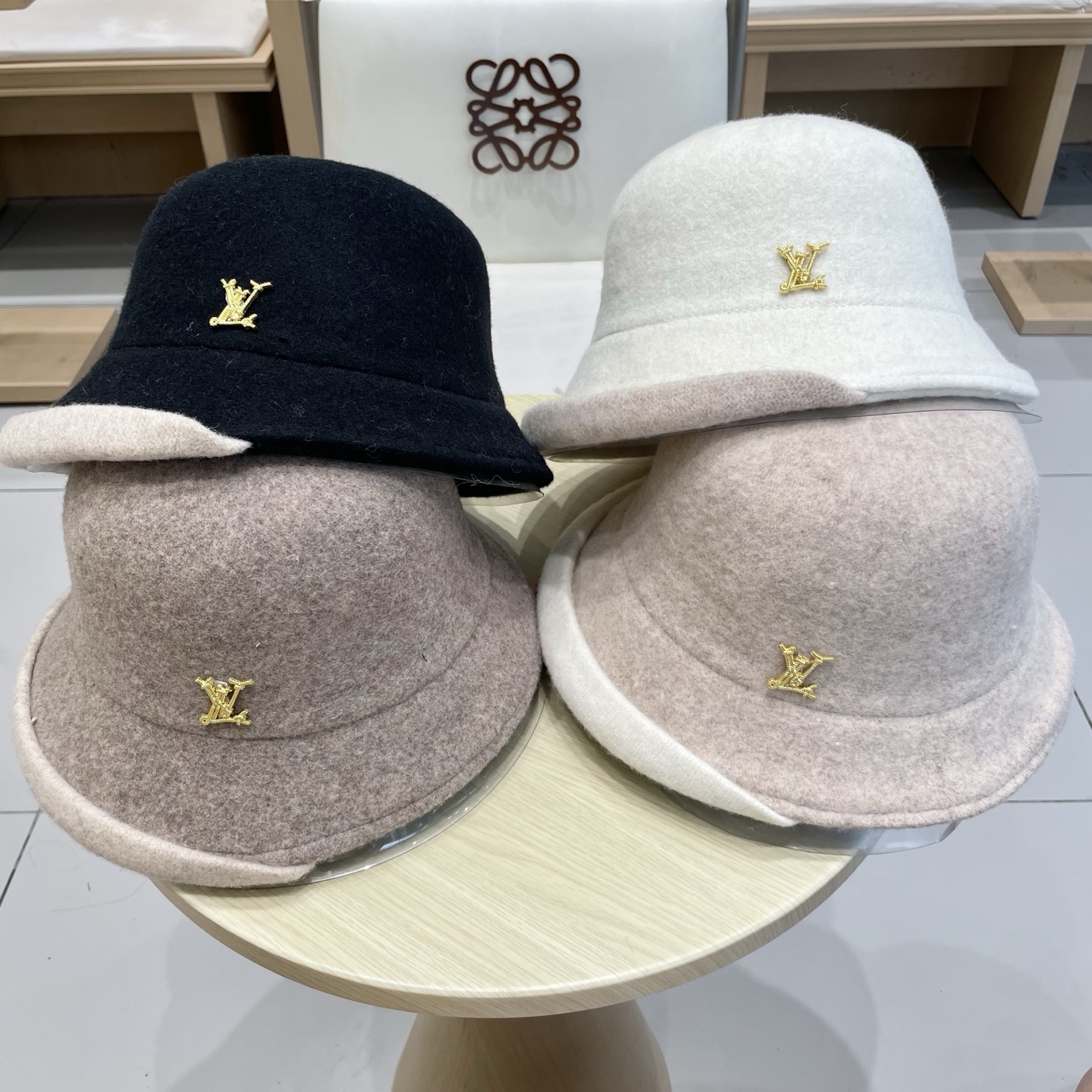 🧢路易威登棒球帽 LouisVuitton😍百分之百羊毛简约撞色卷边气质保暖渔夫帽女2025新款秋冬小