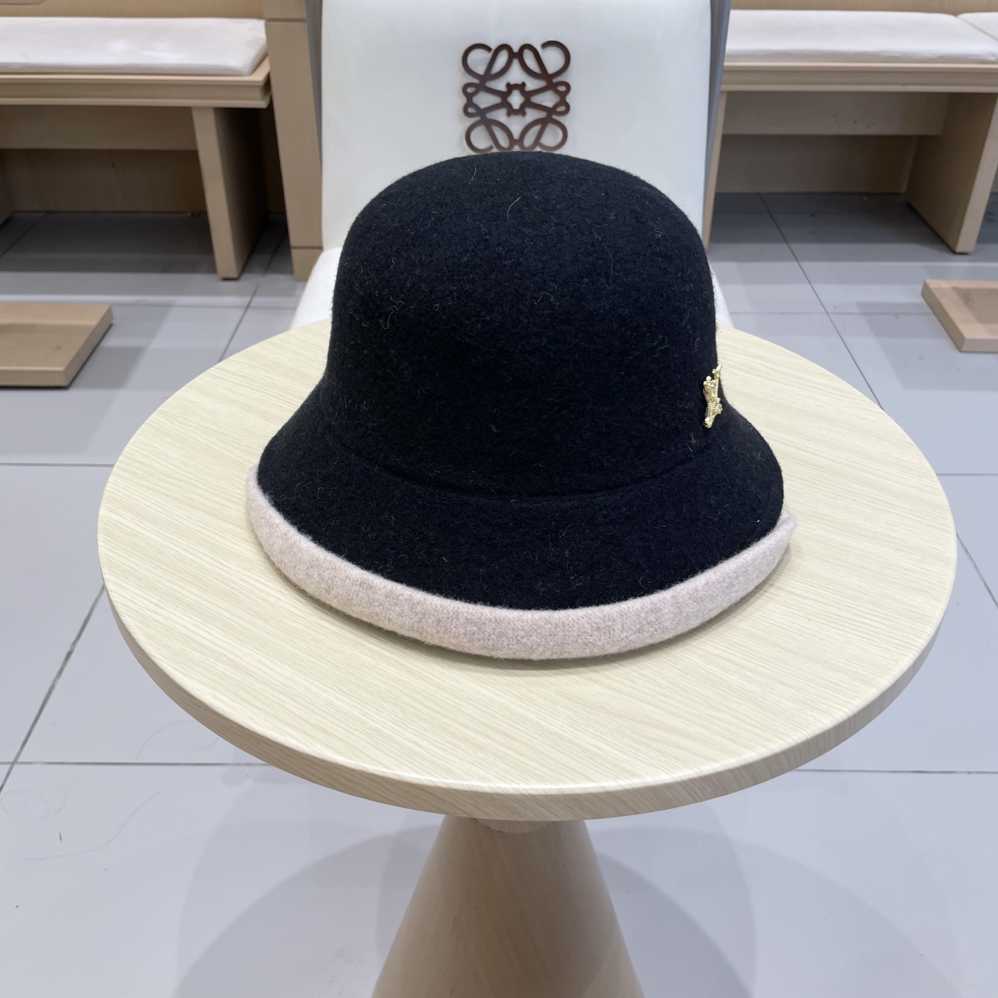  🧢路易威登棒球帽 LouisVuitton😍百分之百羊毛简约撞色卷边气质保暖渔夫帽女2025新款秋冬小