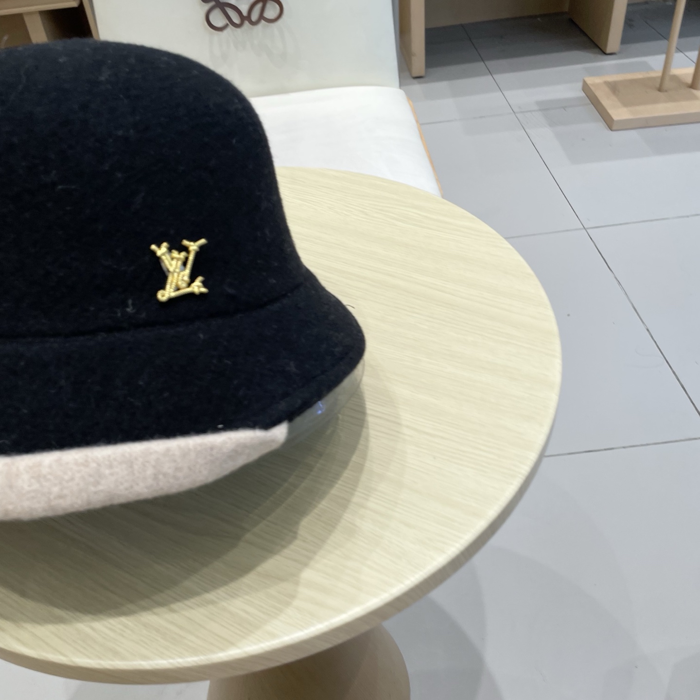  🧢路易威登棒球帽 LouisVuitton😍百分之百羊毛简约撞色卷边气质保暖渔夫帽女2025新款秋冬小