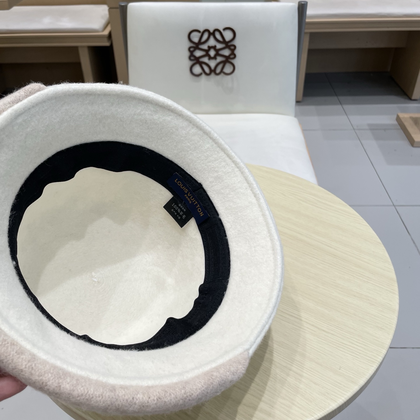  🧢路易威登棒球帽 LouisVuitton😍百分之百羊毛简约撞色卷边气质保暖渔夫帽女2025新款秋冬小