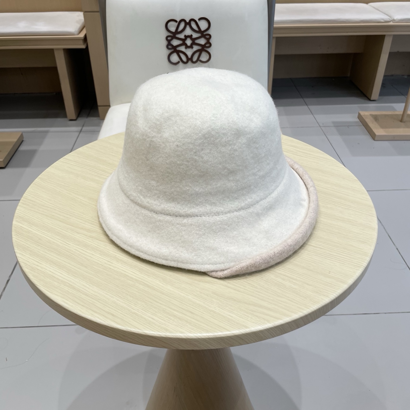  🧢路易威登棒球帽 LouisVuitton😍百分之百羊毛简约撞色卷边气质保暖渔夫帽女2025新款秋冬小