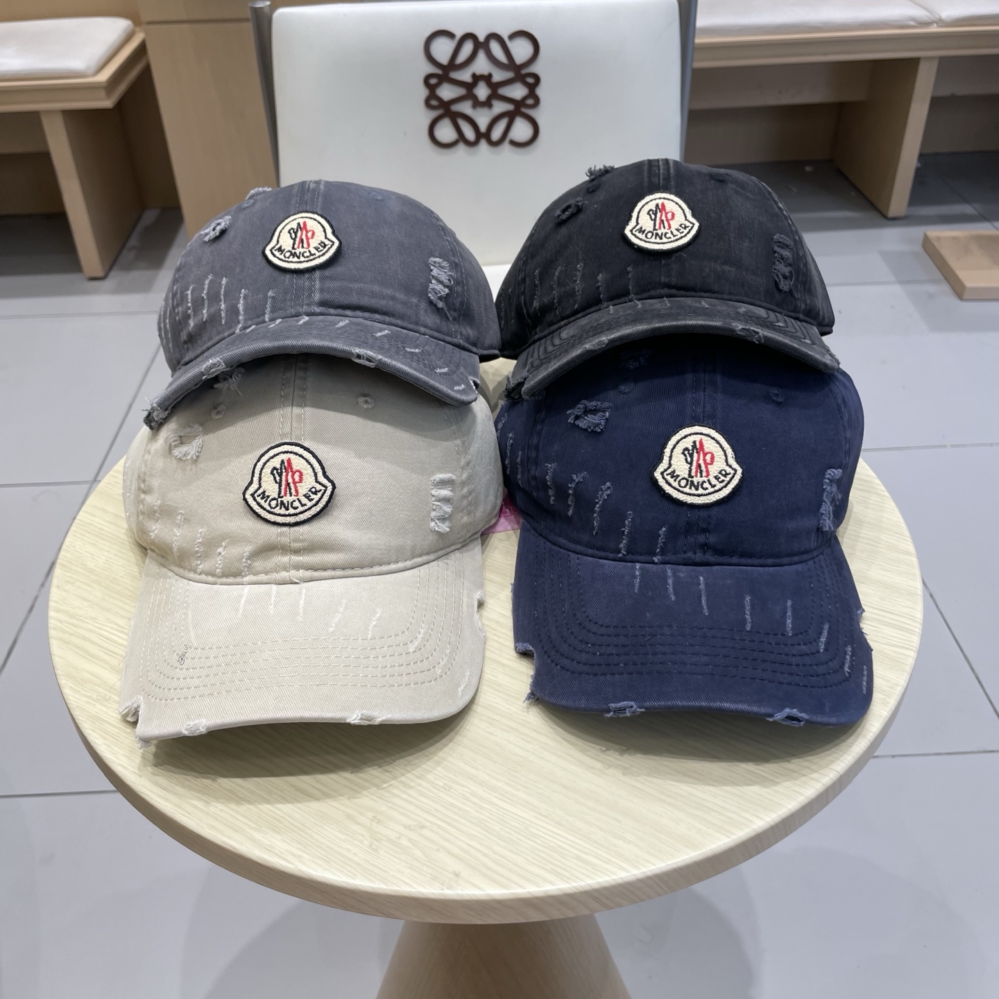  Moncler蒙口 秋冬新款棒球帽 ， 质感满满.今年灯芯饿真的