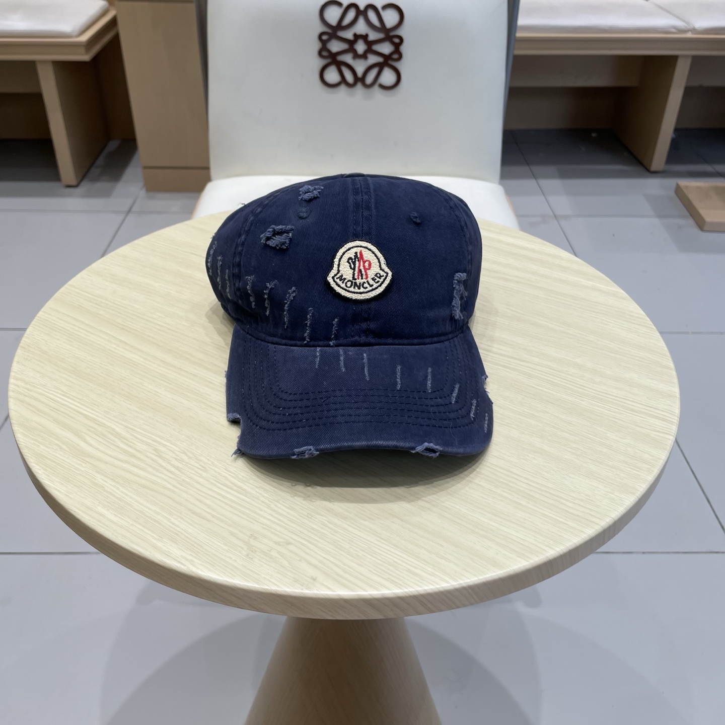  Moncler蒙口 秋冬新款棒球帽 ， 质感满满.今年灯芯饿真的