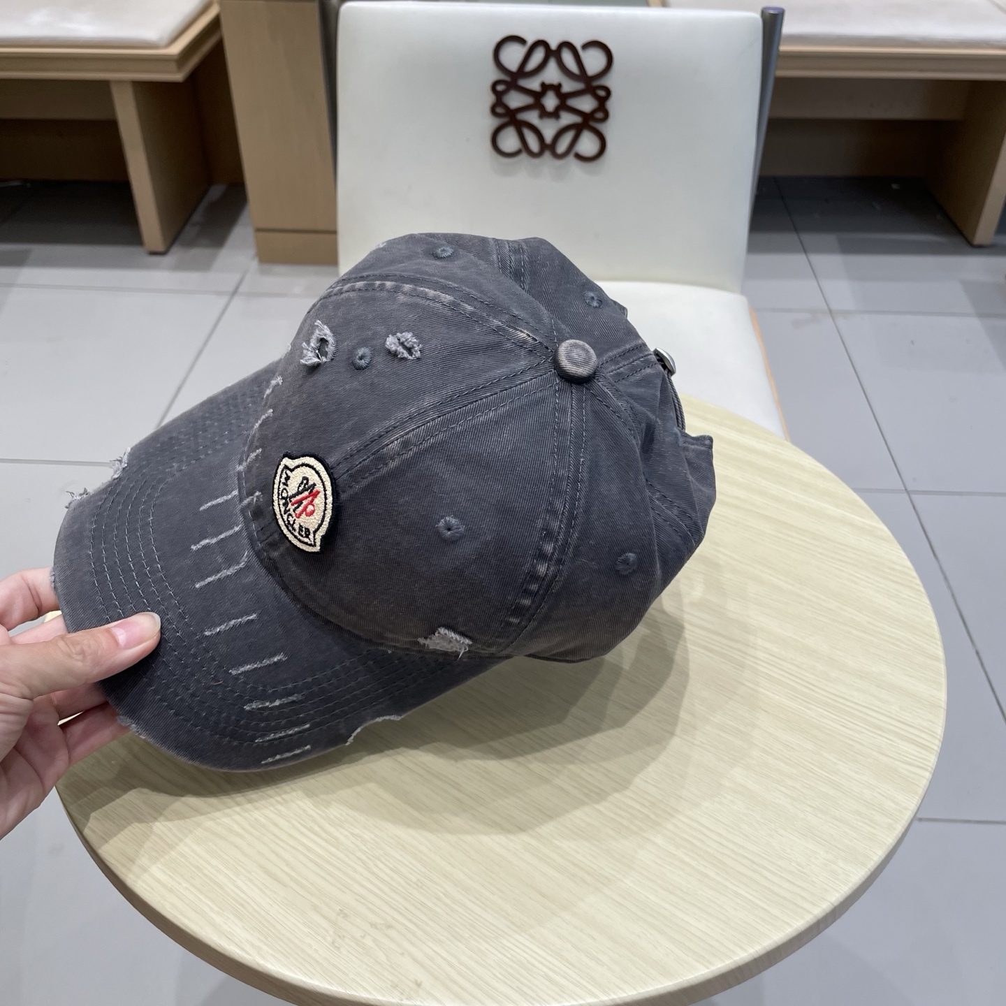  Moncler蒙口 秋冬新款棒球帽 ， 质感满满.今年灯芯饿真的