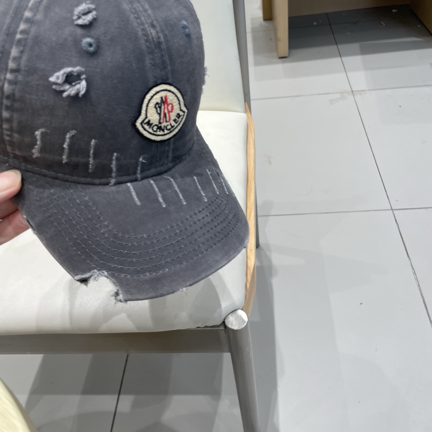  Moncler蒙口 秋冬新款棒球帽 ， 质感满满.今年灯芯饿真的