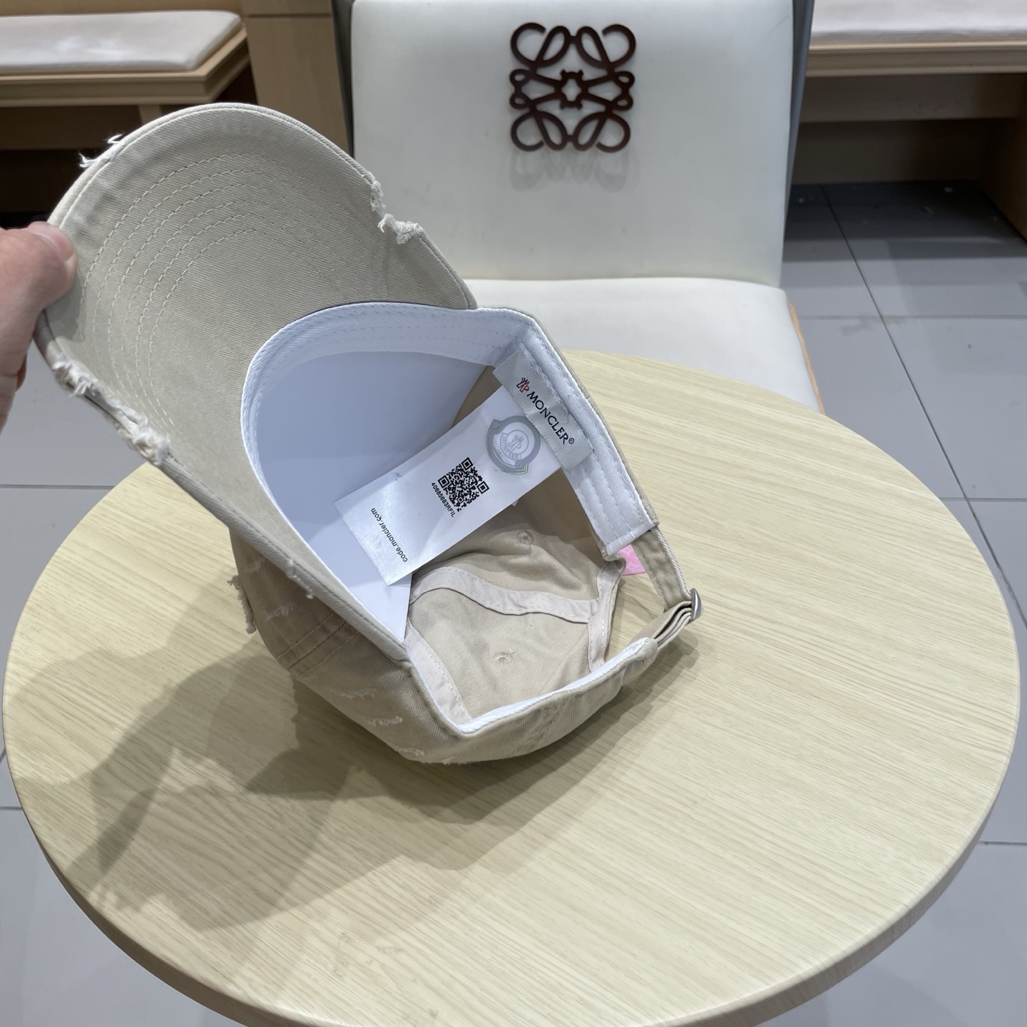  Moncler蒙口 秋冬新款棒球帽 ， 质感满满.今年灯芯饿真的