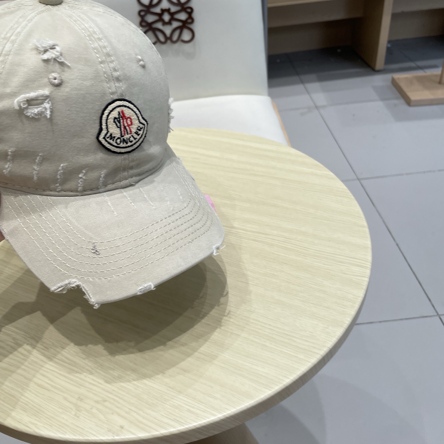  Moncler蒙口 秋冬新款棒球帽 ， 质感满满.今年灯芯饿真的