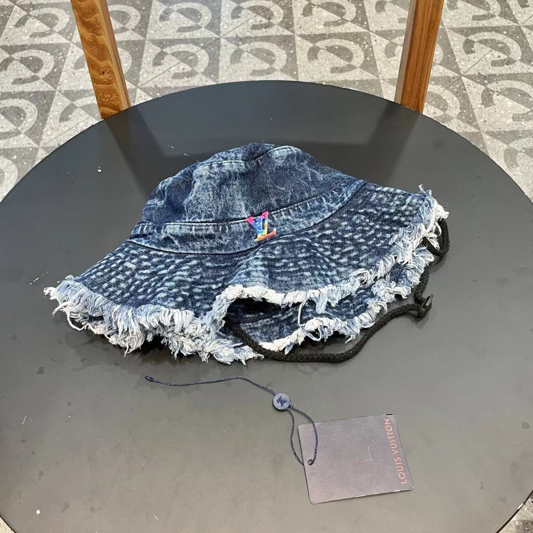  路易威登棒球帽LouisVuitton👒😍韩版时尚做旧水洗渔夫帽磨边做破潮遮阳防晒牛仔帽子女显脸小