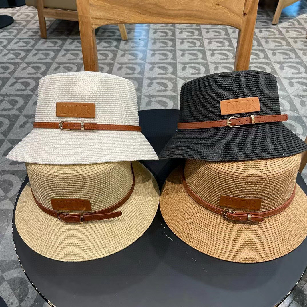    Dior迪奥新款草帽，高密度制作，一顶超级有品位的草帽了~出街首选！帽型超美腻颜色妥妥，轻便携带！