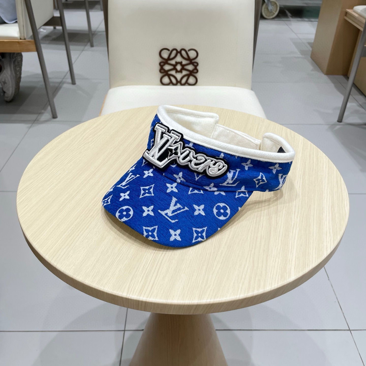  LV路易威登原单刺绣空顶遮阳帽 专柜热卖款纯棉内里，轻盈透气。完美版型，对格精准无误，原厂品质，独家实