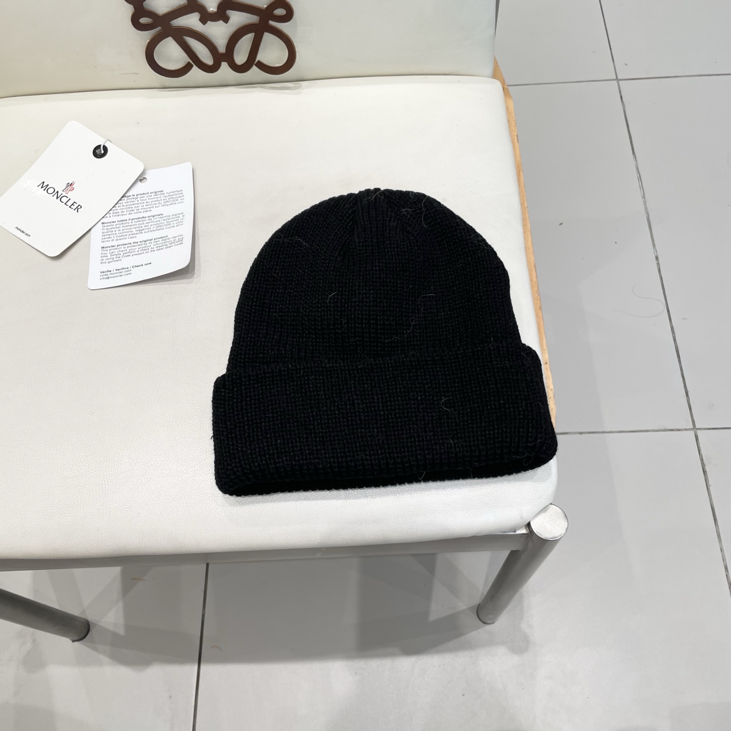  MONCLER蒙口🎩针织毛线帽，附带二维码，好品质高端大气，超柔软！超火爆💖质感很赞，出街超好搭配！时