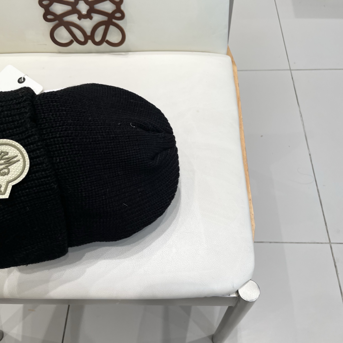  MONCLER蒙口🎩针织毛线帽，附带二维码，好品质高端大气，超柔软！超火爆💖质感很赞，出街超好搭配！时