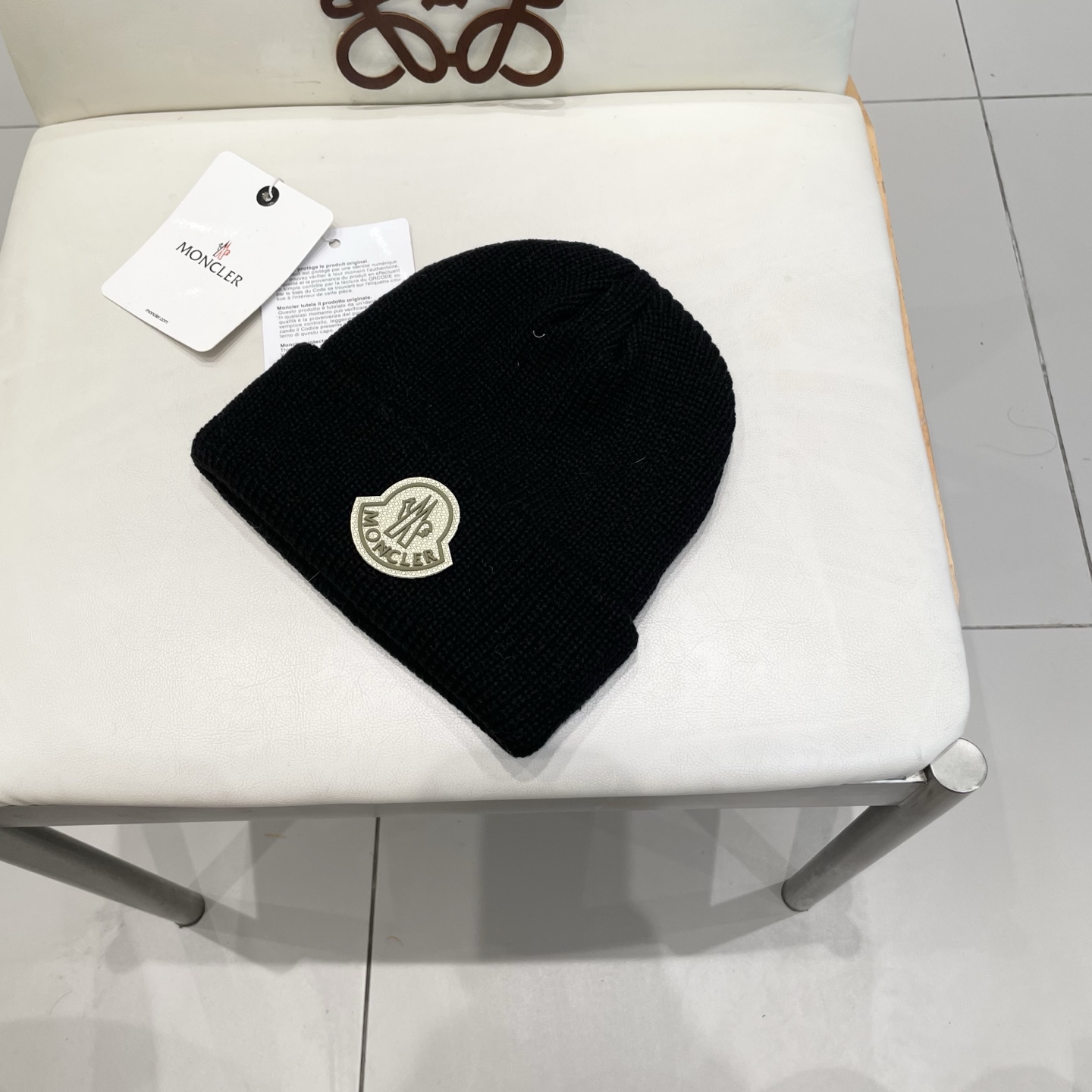  MONCLER蒙口🎩针织毛线帽，附带二维码，好品质高端大气，超柔软！超火爆💖质感很赞，出街超好搭配！时