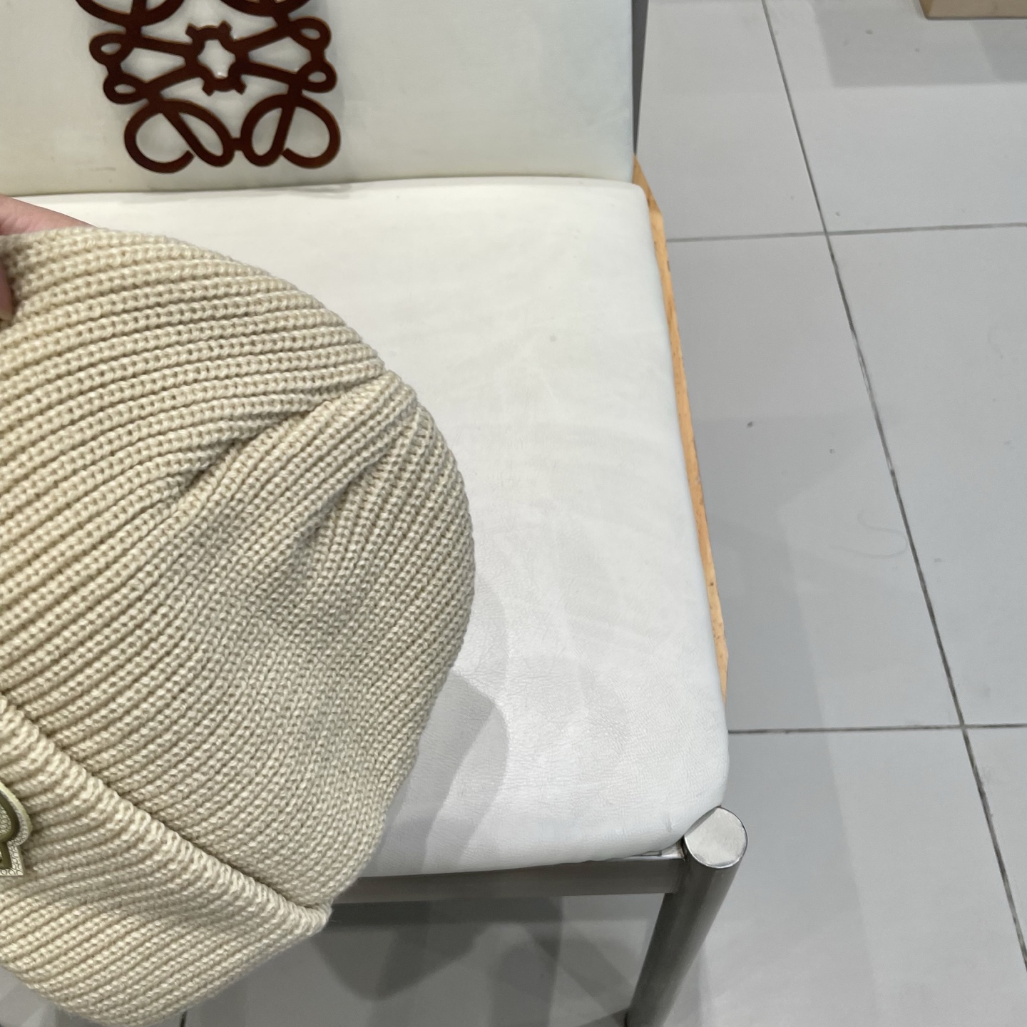  MONCLER蒙口🎩针织毛线帽，附带二维码，好品质高端大气，超柔软！超火爆💖质感很赞，出街超好搭配！时