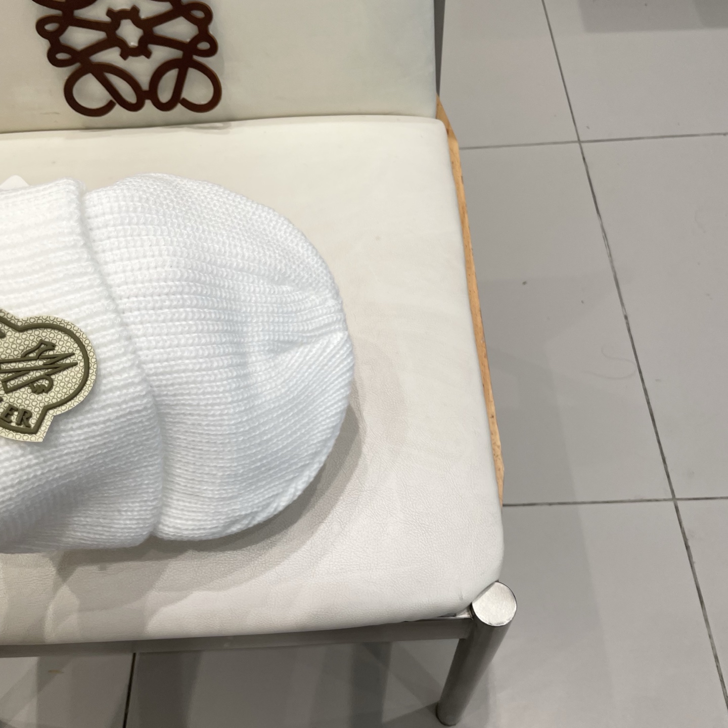  MONCLER蒙口🎩针织毛线帽，附带二维码，好品质高端大气，超柔软！超火爆💖质感很赞，出街超好搭配！时