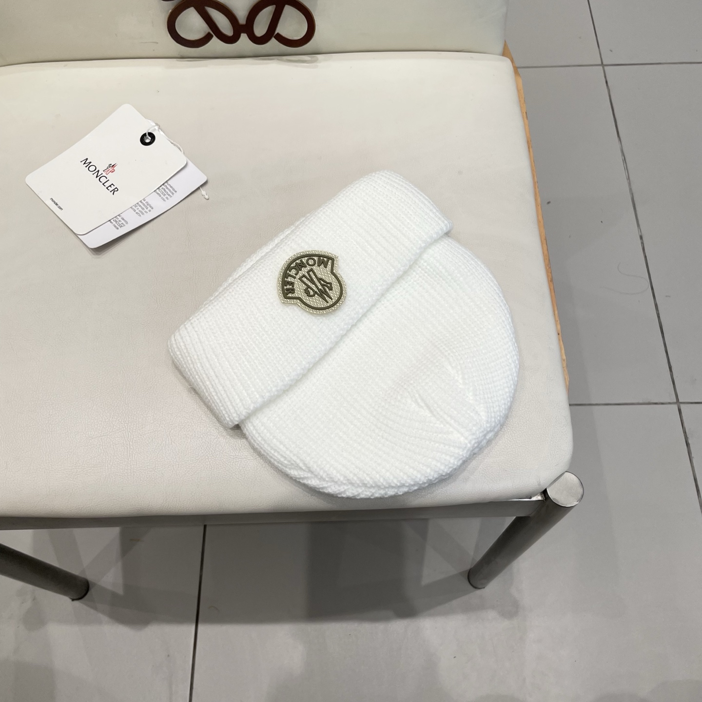  MONCLER蒙口🎩针织毛线帽，附带二维码，好品质高端大气，超柔软！超火爆💖质感很赞，出街超好搭配！时