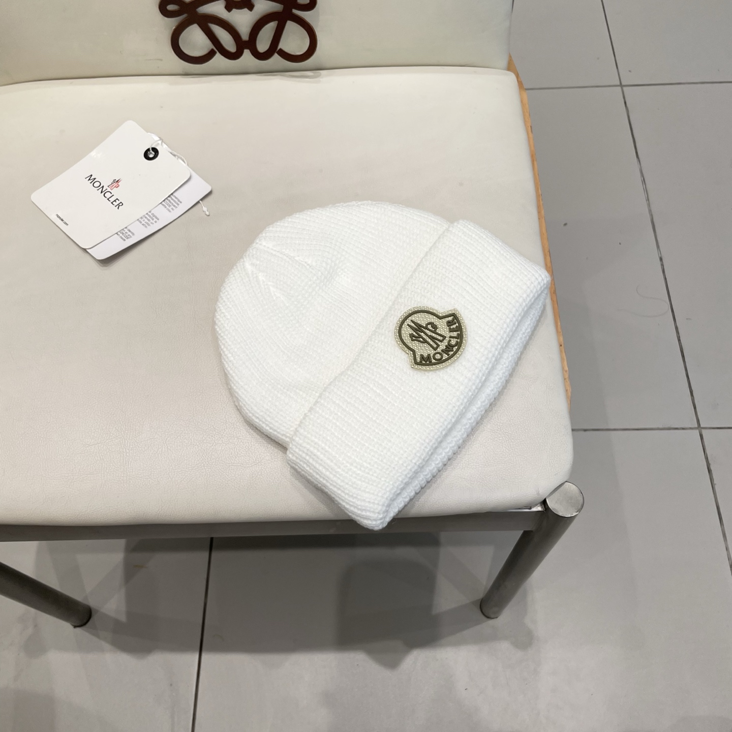  MONCLER蒙口🎩针织毛线帽，附带二维码，好品质高端大气，超柔软！超火爆💖质感很赞，出街超好搭配！时