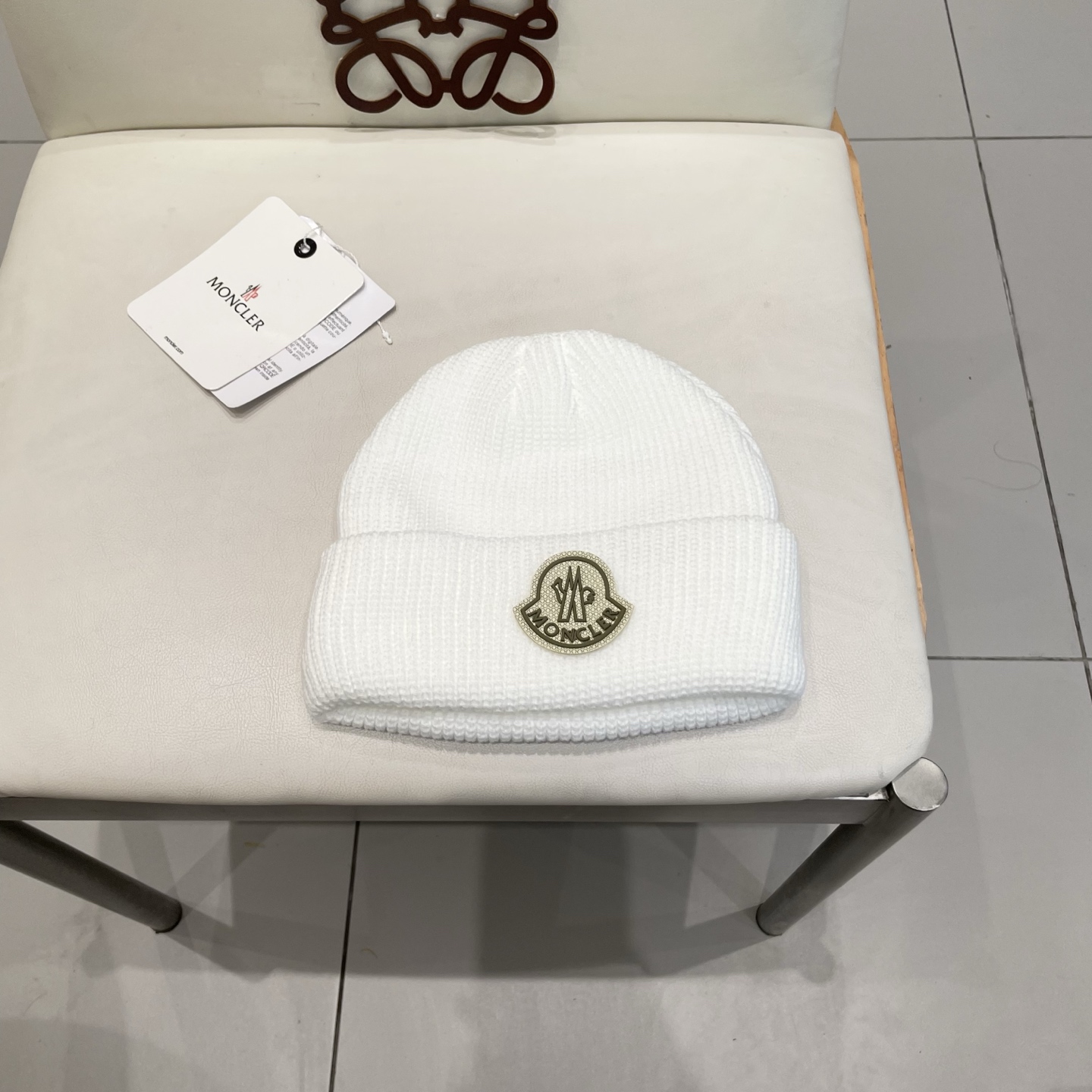 NO:364619,MONCLER cover-mouthed knitted wool cap with QR code, good quality, high-end and elegant, super soft!  Super hot and beautiful texture, very good match when going out!  Fashion trend!  Essential items for autumn and winter, buy the same style as men and women!  Hat Fisherman Hat Baseball Hat Knitted Hats, Hats, Moncler, espadrilles, hatsMONCLER蒙口针织毛线帽,附带二维码,好品质高端大气,超柔软！超火爆质感很赞,出街超好搭配！时尚潮流！秋冬必备单品,男女同款快快入手哦！帽子渔夫帽棒球帽针织帽,帽子,Moncler,espadrilles,hats,hat