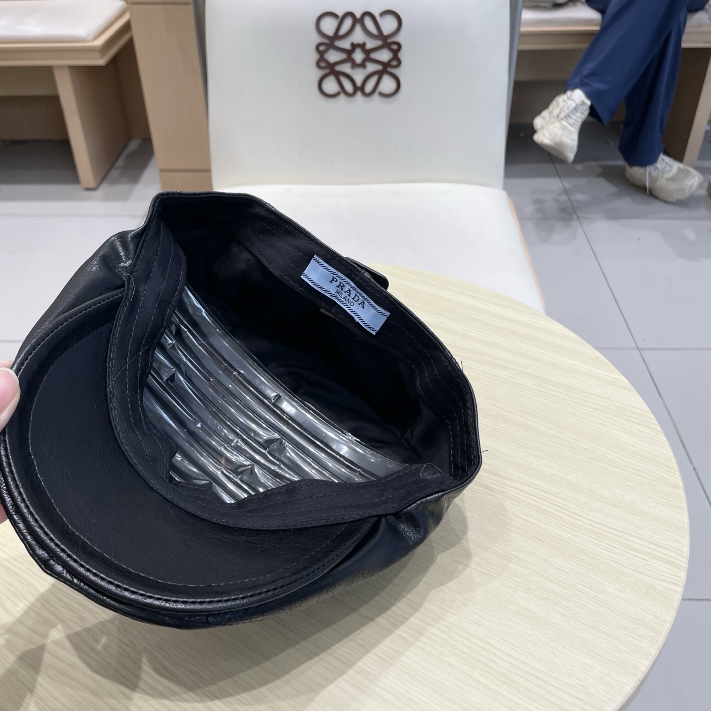  Prada普拉达2025新款秋复古Pu皮前进帽女韩版个性百搭画家帽街头美拉德色系