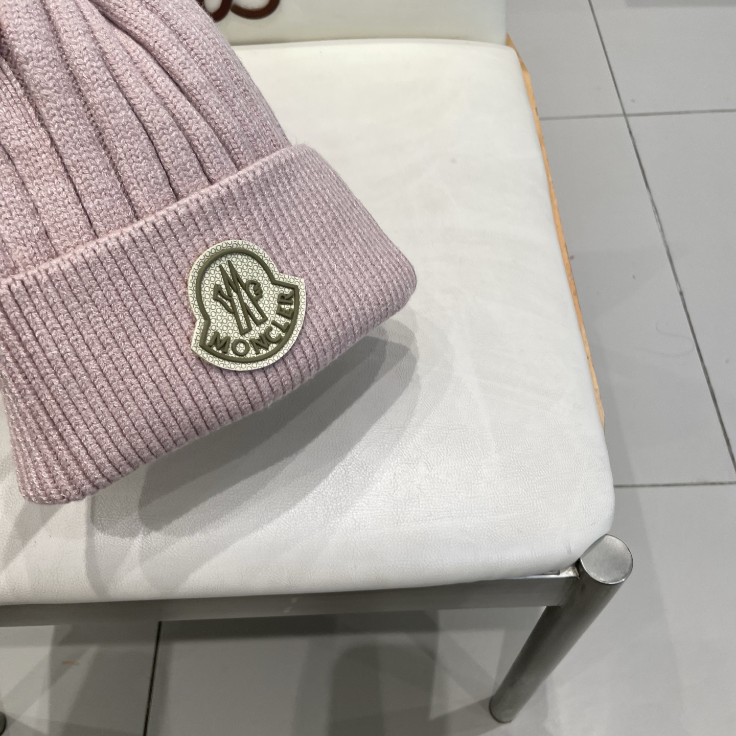 蒙口。经典蒙口毛线帽！配真狐狸毛球小姐姐的冬日最爱～随便搭配什么衣服都好看！又减龄又显可爱的一款～颜色很