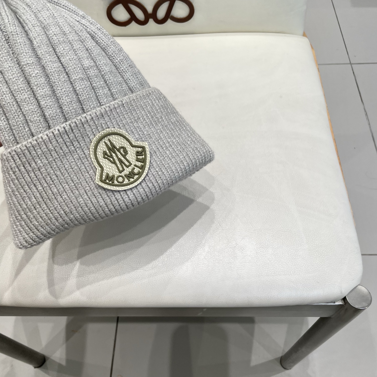 蒙口。经典蒙口毛线帽！配真狐狸毛球小姐姐的冬日最爱～随便搭配什么衣服都好看！又减龄又显可爱的一款～颜色很