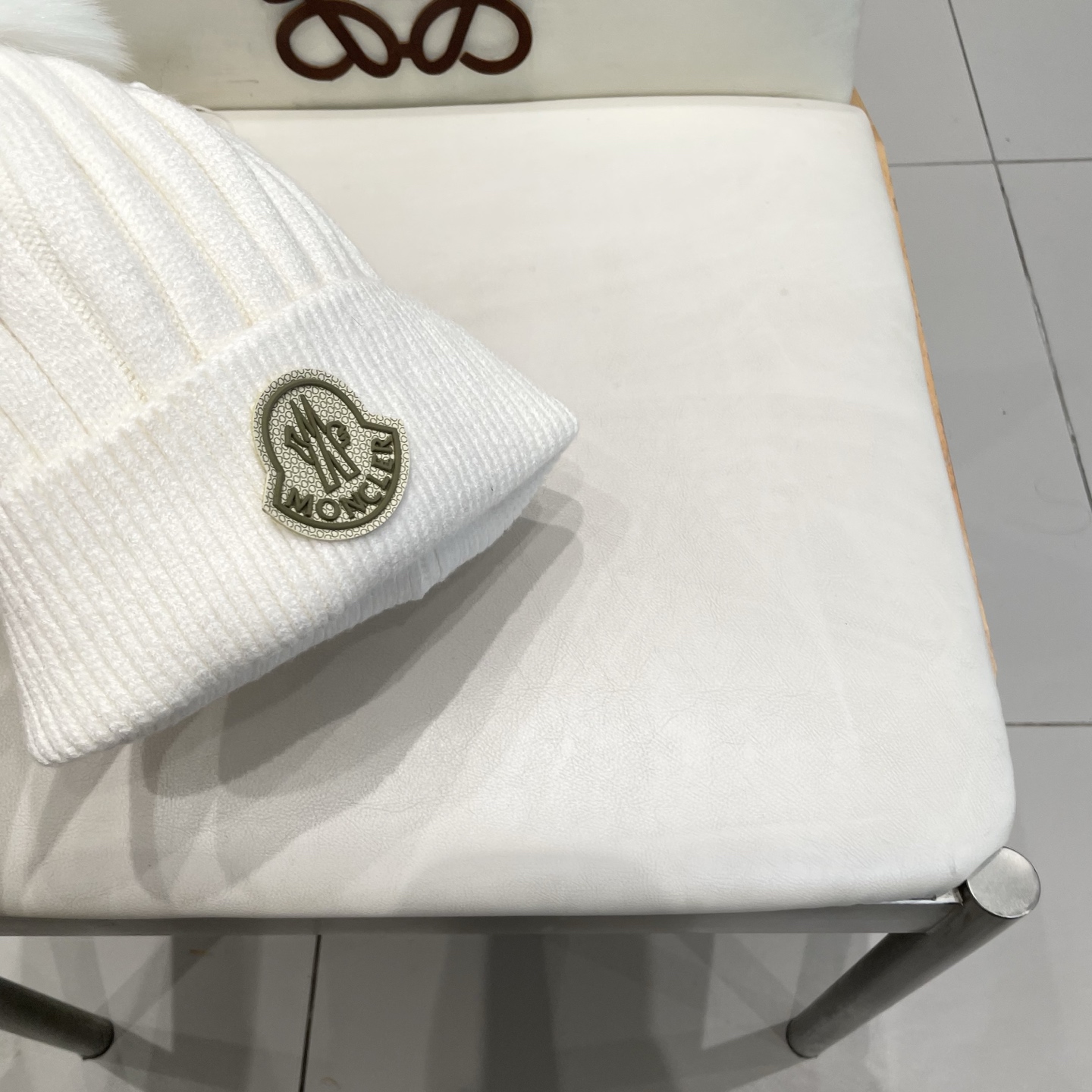 蒙口。经典蒙口毛线帽！配真狐狸毛球小姐姐的冬日最爱～随便搭配什么衣服都好看！又减龄又显可爱的一款～颜色很