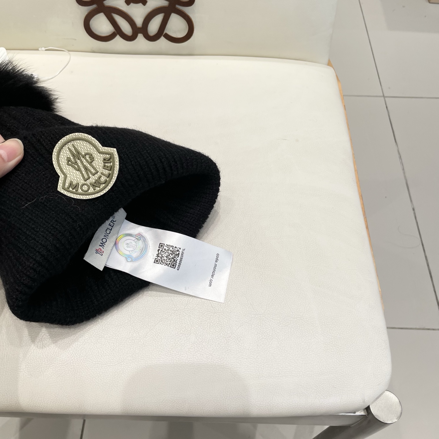 蒙口。经典蒙口毛线帽！配真狐狸毛球小姐姐的冬日最爱～随便搭配什么衣服都好看！又减龄又显可爱的一款～颜色很