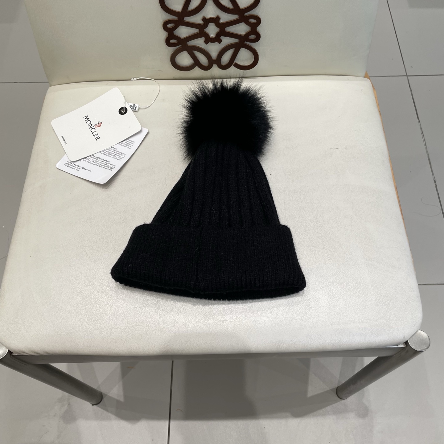 蒙口。经典蒙口毛线帽！配真狐狸毛球小姐姐的冬日最爱～随便搭配什么衣服都好看！又减龄又显可爱的一款～颜色很