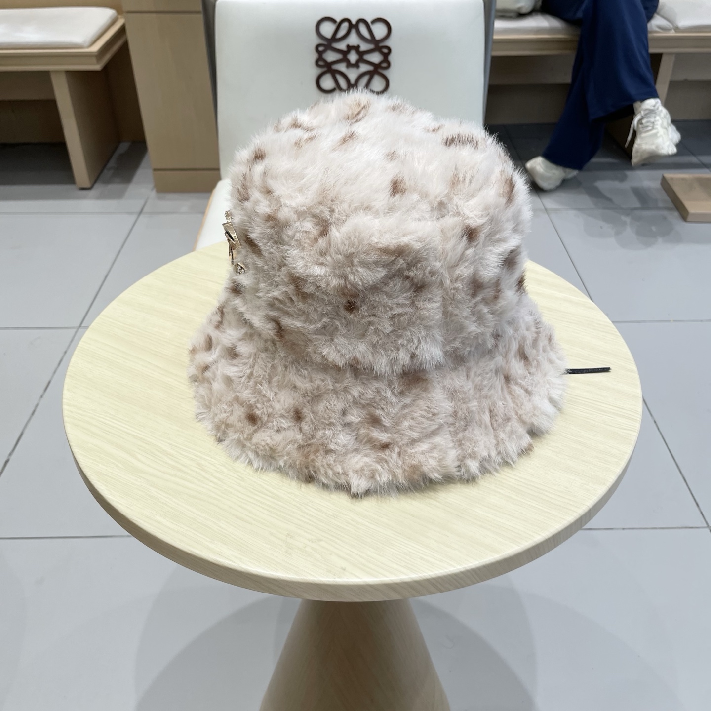  chanel香奈儿真维斯美拉德米色虎斑豹纹盆帽女子冬季保暖加厚毛绒渔夫帽显脸小