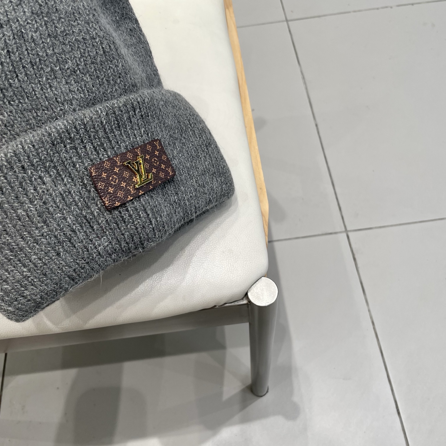   ⚫️Lv羊毛针织帽
非常百搭 男女通用 亲们可以看细节， 透气舒适，采用进口毛线料！潮人必备！