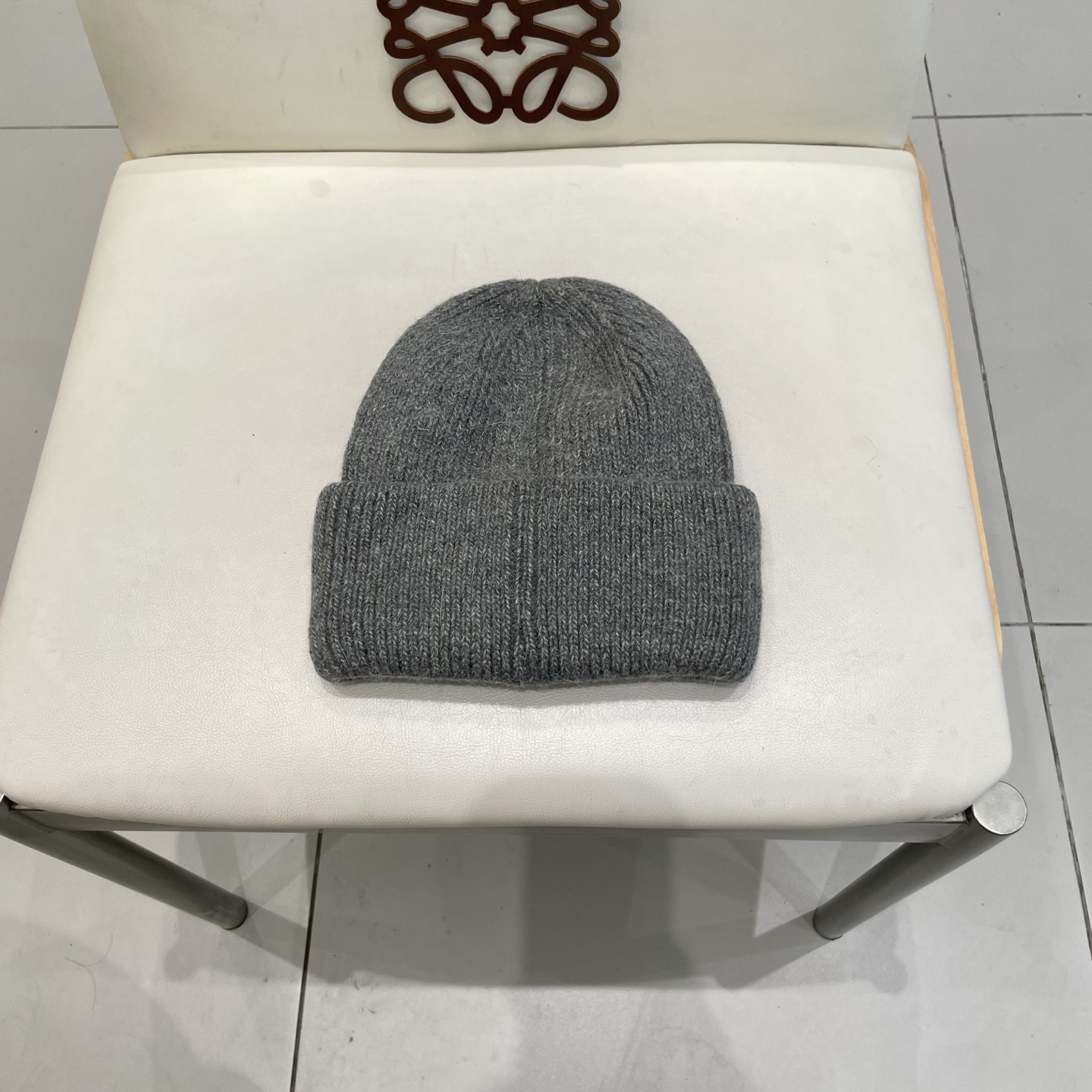   ⚫️Lv羊毛针织帽
非常百搭 男女通用 亲们可以看细节， 透气舒适，采用进口毛线料！潮人必备！