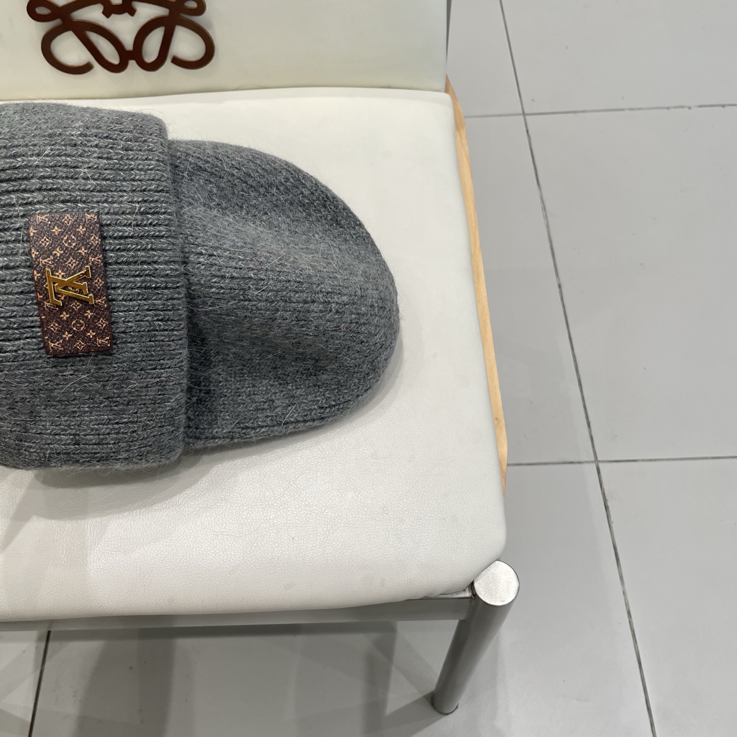   ⚫️Lv羊毛针织帽
非常百搭 男女通用 亲们可以看细节， 透气舒适，采用进口毛线料！潮人必备！