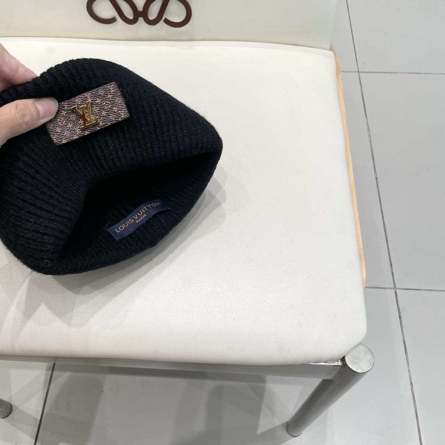   ⚫️Lv羊毛针织帽
非常百搭 男女通用 亲们可以看细节， 透气舒适，采用进口毛线料！潮人必备！