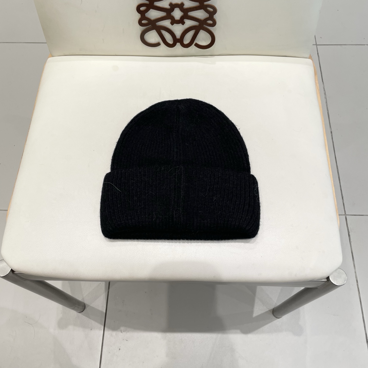   ⚫️Lv羊毛针织帽
非常百搭 男女通用 亲们可以看细节， 透气舒适，采用进口毛线料！潮人必备！