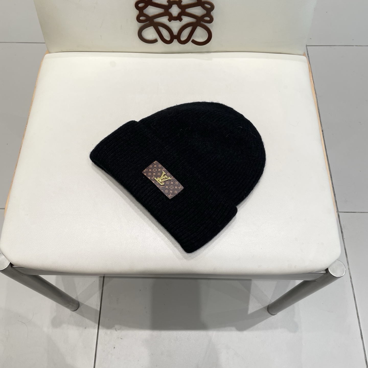   ⚫️Lv羊毛针织帽
非常百搭 男女通用 亲们可以看细节， 透气舒适，采用进口毛线料！潮人必备！