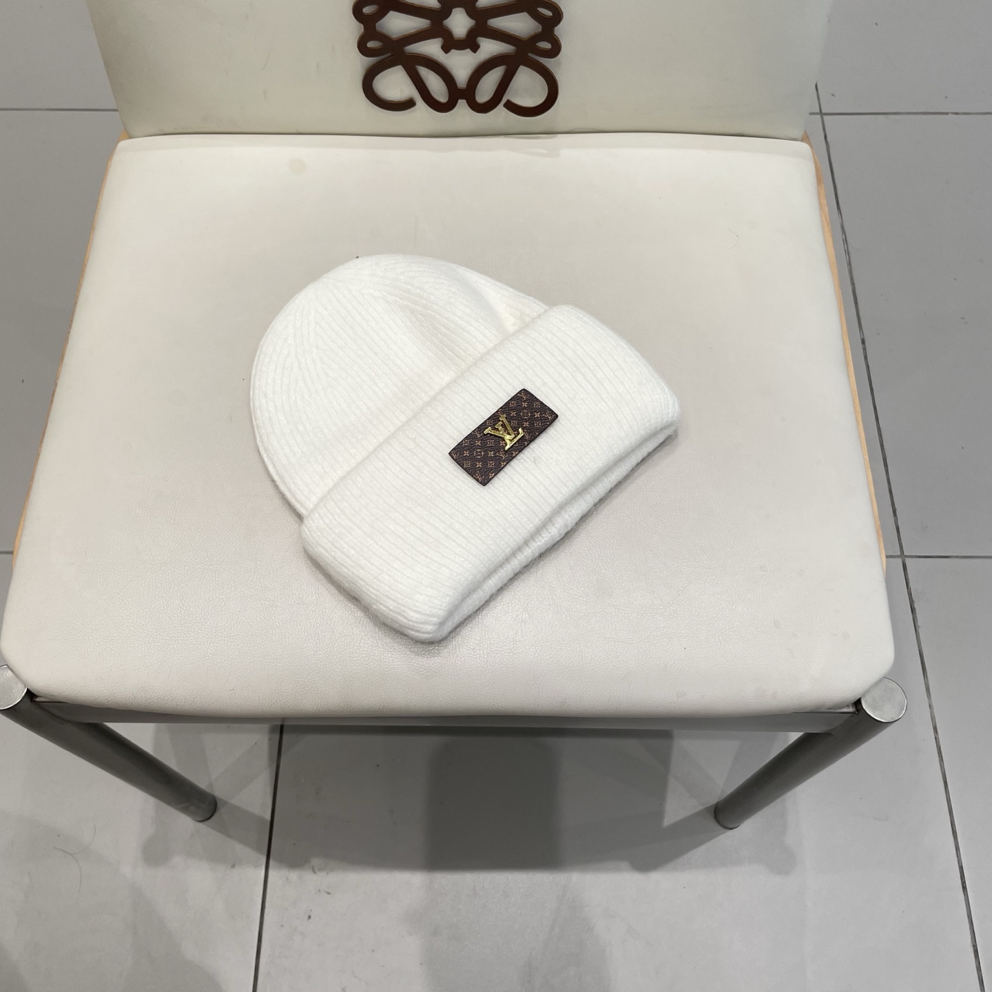   ⚫️Lv羊毛针织帽
非常百搭 男女通用 亲们可以看细节， 透气舒适，采用进口毛线料！潮人必备！