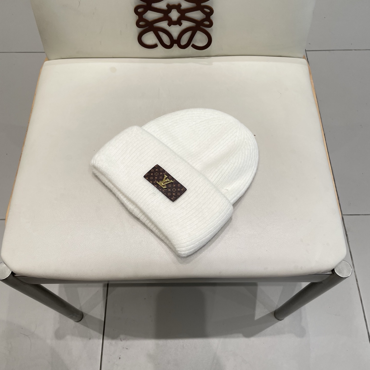   ⚫️Lv羊毛针织帽
非常百搭 男女通用 亲们可以看细节， 透气舒适，采用进口毛线料！潮人必备！