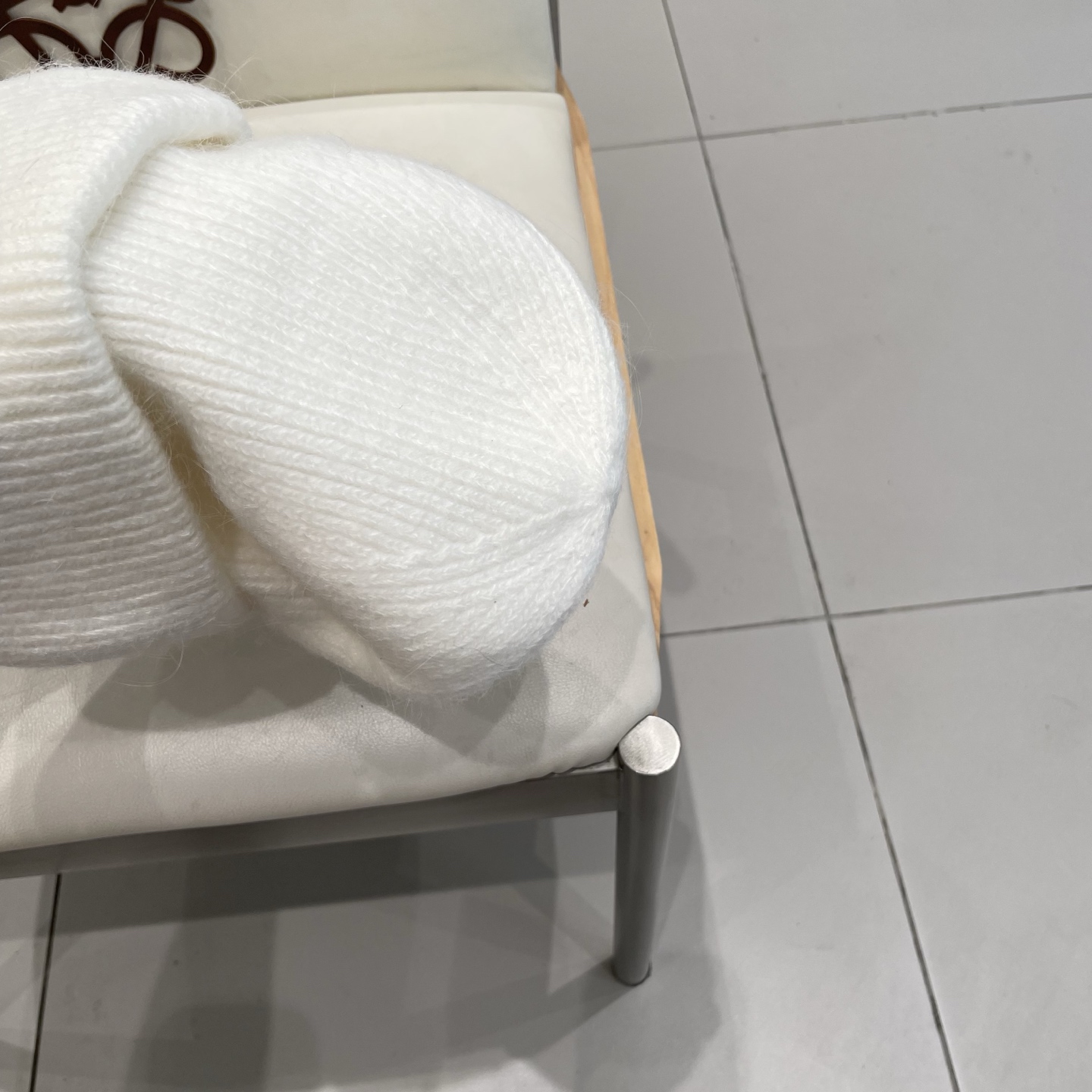   ⚫️Lv羊毛针织帽
非常百搭 男女通用 亲们可以看细节， 透气舒适，采用进口毛线料！潮人必备！